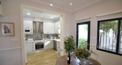 Modern villa on the beach, large private pool, BBQ, many flowers very quiet.