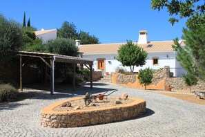 Property grounds - Stunning 3 Bed Villa with private pool and rural views (Sao Bras de Alportel)