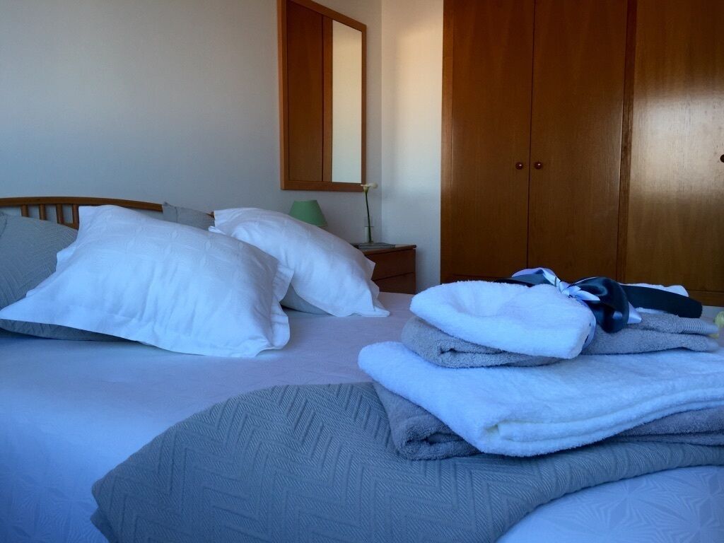 3 chambres, coffres-forts dans les chambres, fer et planche à repasser