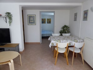 Dining - Sous les Arbres - private pool, great views, relax, unwind, get closer to nature (Montagudet)