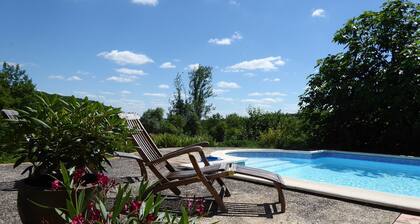 Sous les Arbres - piscine privée, superbes vues, relax, se détendre