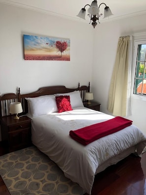 2 bedrooms, iron/ironing board, WiFi, bed sheets - Panoramic view over the city and the sea (Funchal)