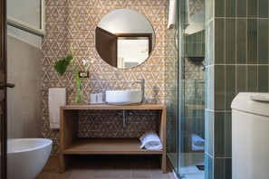 Douche, sèche-cheveux, bidet