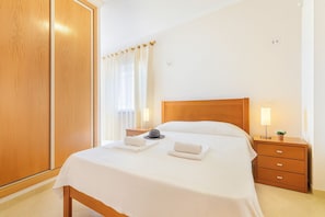 4 bedrooms, in-room safe, iron/ironing board, travel cot