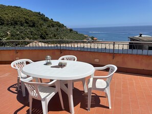 Outdoor dining - Casa Maria terrace with panoramic view, parking, free from May 30. (Cervo Im)
