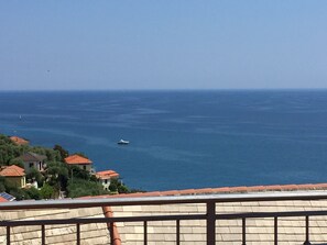 Property grounds - Casa Maria terrace with panoramic view, parking, free from June 13. (Cervo Im)