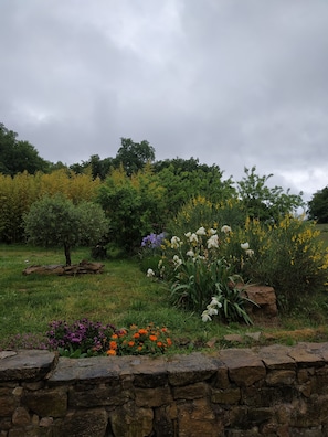 Property grounds - Gîte des Patiasses, very spacious,between Rennes le Château and Rennes les Bains (Couiza)