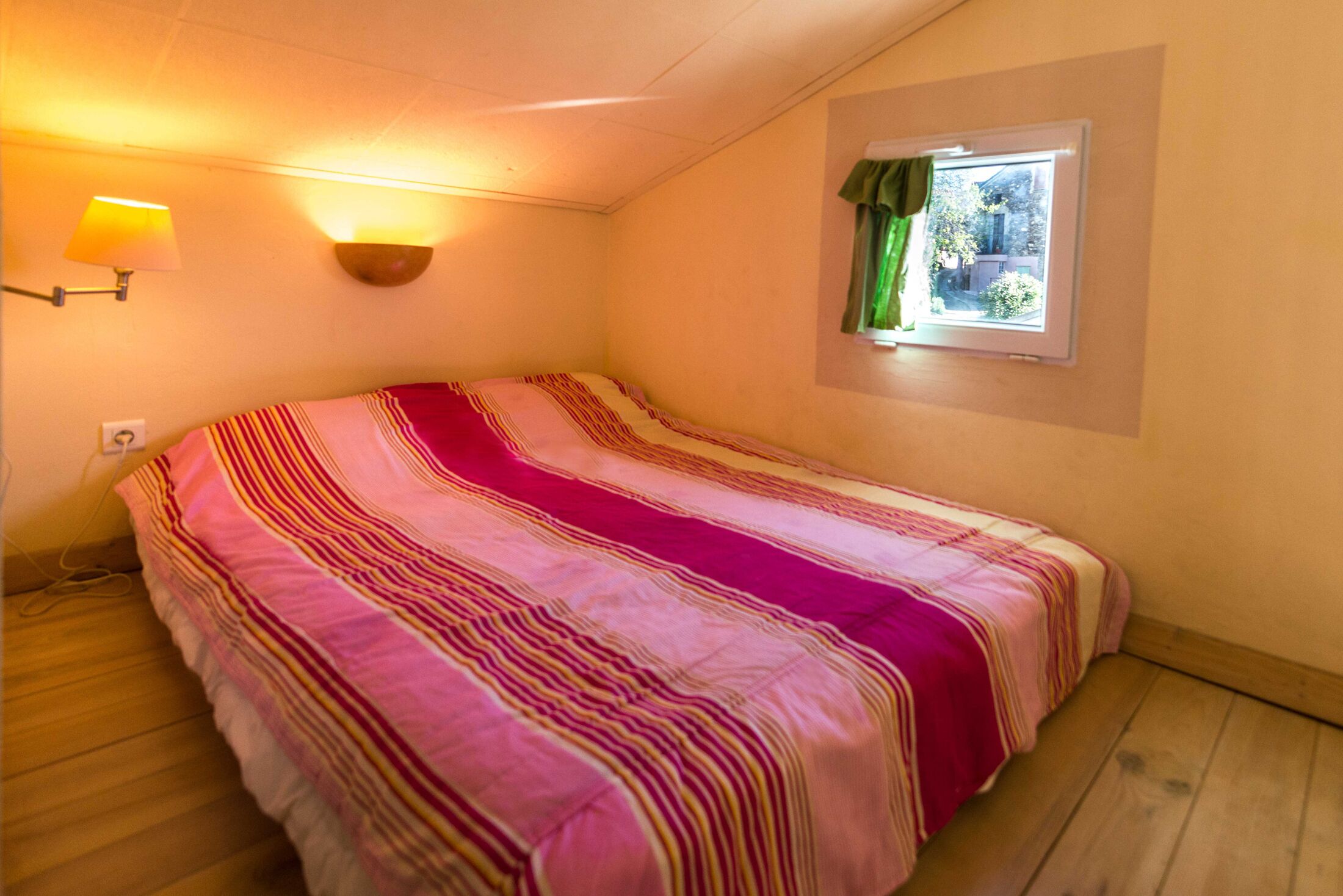 1 chambre, fer et planche à repasser, lit parapluie, Wi-Fi gratuit