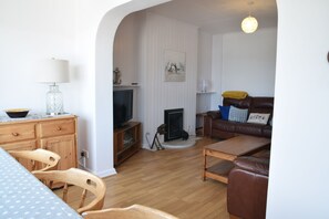 TV, DVD player, books, stereo - Port View, Newlyn house with stunning views (Penzance)