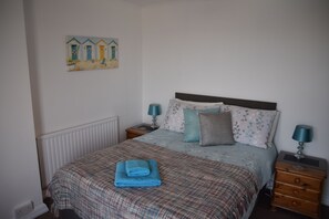 3 bedrooms, iron/ironing board, WiFi, bed sheets - Port View, Newlyn house with stunning views (Penzance)
