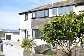 Exterior - Port View, Newlyn house with stunning views (Penzance)