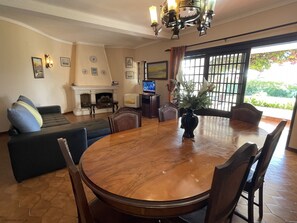 Dining - 3 bedroom Villa, Private Pool, Private Location. Close to Guia, Near Albufeira Beaches & Old Town. (Guia)