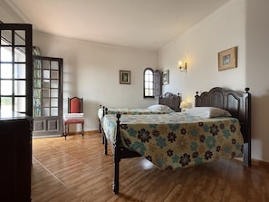 3 chambres, fer et planche à repasser, Wi-Fi (supplément)