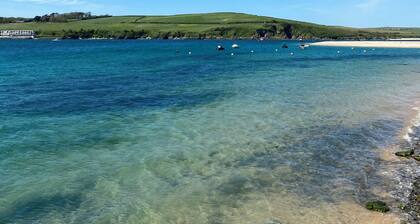 Rock, Stylish Modern, Sandy Beaches, Restaurants, golf, ferry Padstow sleeps 4