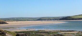 Rock, Stylish Modern, Sandy Beaches, Restaurants, golf, ferry Padstow sleeps 4