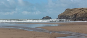 Rock, Stylish Modern, Sandy Beaches, Restaurants, golf, ferry Padstow sleeps 4