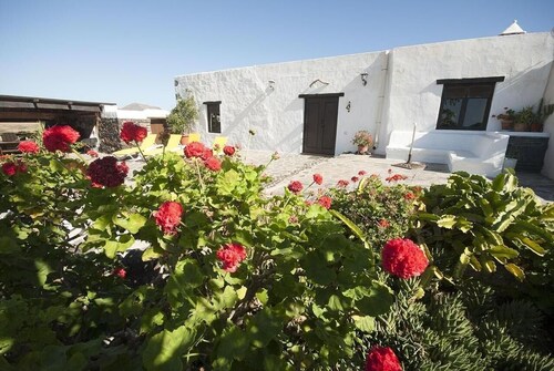  Cottage with private pool in Lanzarote. Different experience.