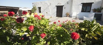 Cottage with private pool in Lanzarote. Different experience.