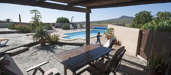 Villa con piscina privada, BBQ, jardín y wifi gratis a 3km de Costa Teguise