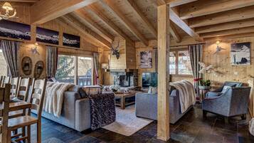 TV, peis, bordtennis og stereoanlegg