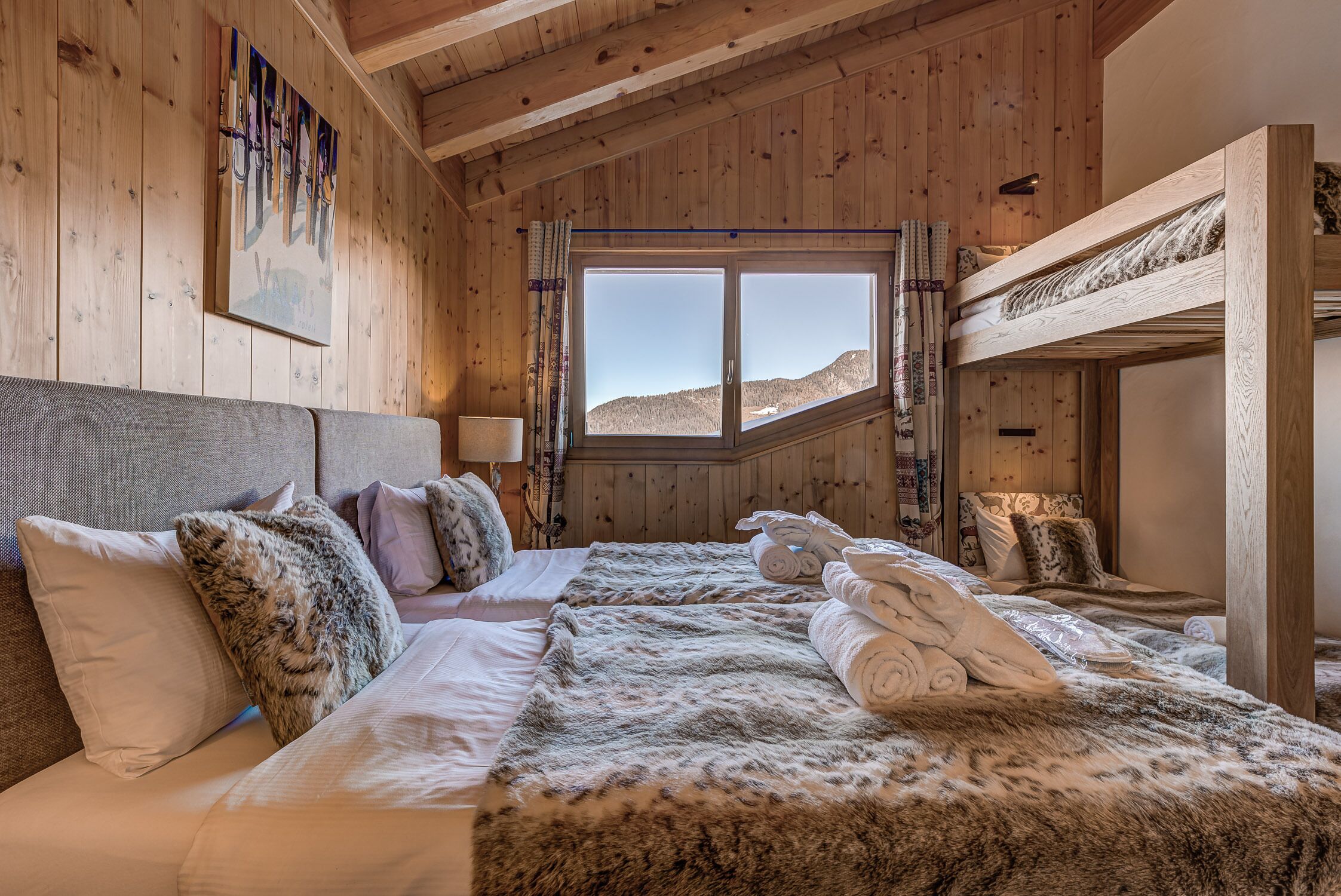 5 habitaciones, tabla de planchar con plancha, wifi y ropa de cama 