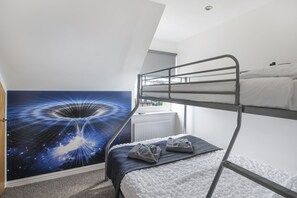 2 bedrooms, Egyptian cotton sheets, desk, iron/ironing board