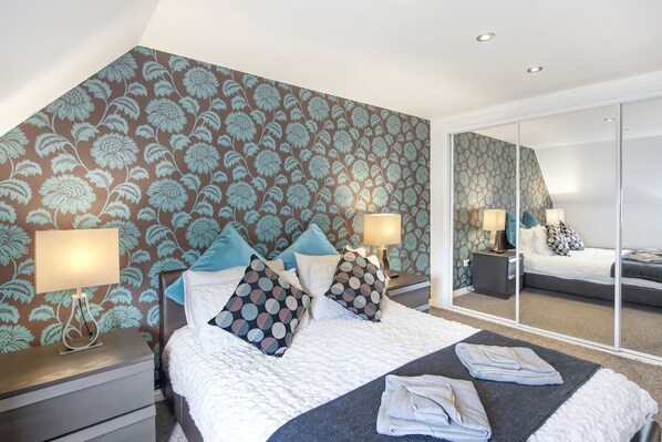 2 bedrooms, Egyptian cotton sheets, desk, iron/ironing board