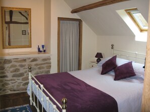 2 bedrooms, iron/ironing board, travel cot, free WiFi - Cottage in hamlet of Chabrenas with use of swimming pool
Open April to October (Meuzac)