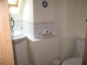 Shower, hair dryer, towels - Cottage in hamlet of Chabrenas with use of swimming pool
Open April to October (Meuzac)