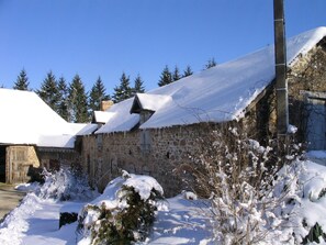 Exterior - Cottage in hamlet of Chabrenas with use of swimming pool
Open April to October (Meuzac)