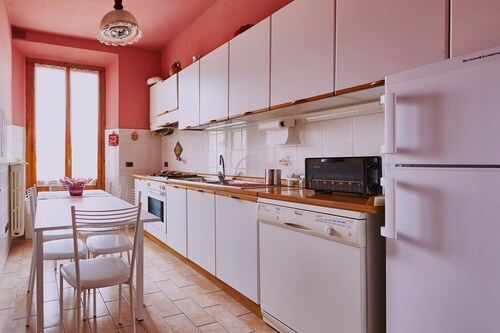 Elegant and bright apartment with private parking