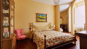 2 slaapkamers, een strijkplank/strijkijzer, reisbedje, gratis wifi