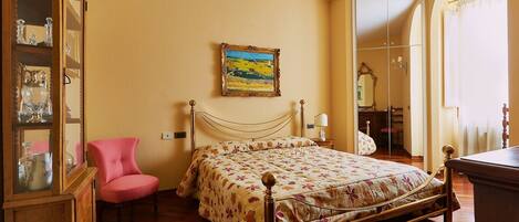 2 chambres, fer et planche à repasser, lit parapluie, Wi-Fi gratuit