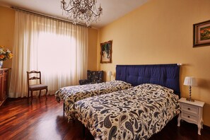 2 bedrooms, iron/ironing board, travel cot, free WiFi