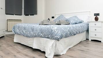 2 slaapkamers, een strijkplank/strijkijzer, wifi, beddengoed