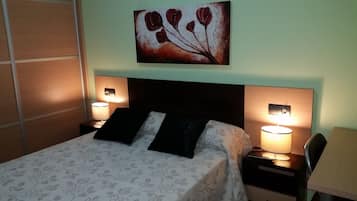 3 bedrooms, desk, iron/ironing board, free WiFi