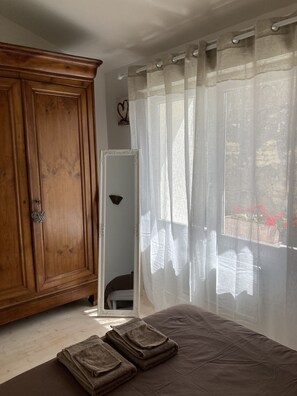 2 chambres, fer et planche à repasser, Wi-Fi gratuit, draps fournis