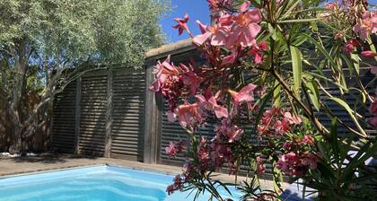 2 makuuhuoneen talo yksityisellä uima-altaalla rauhallisella alueella, lähellä merta ja LA ROCHELLEa