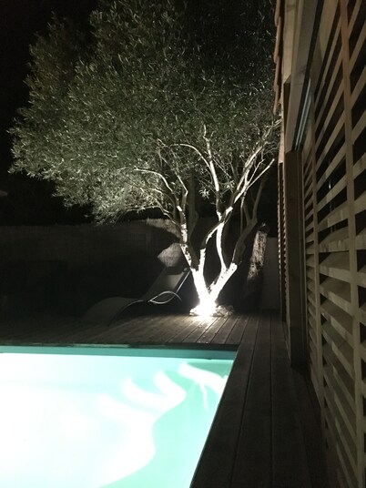 2 bedroom HOUSE with PRIVATE POOL in a quiet area, near the SEA and LA ROCHELLE 