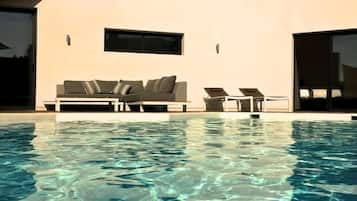 Piscine extérieure, piscine chauffée