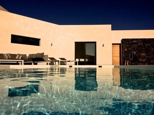 Alberca al aire libre y alberca climatizada