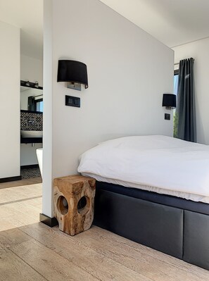 3 bedrooms, travel cot, WiFi, bed sheets