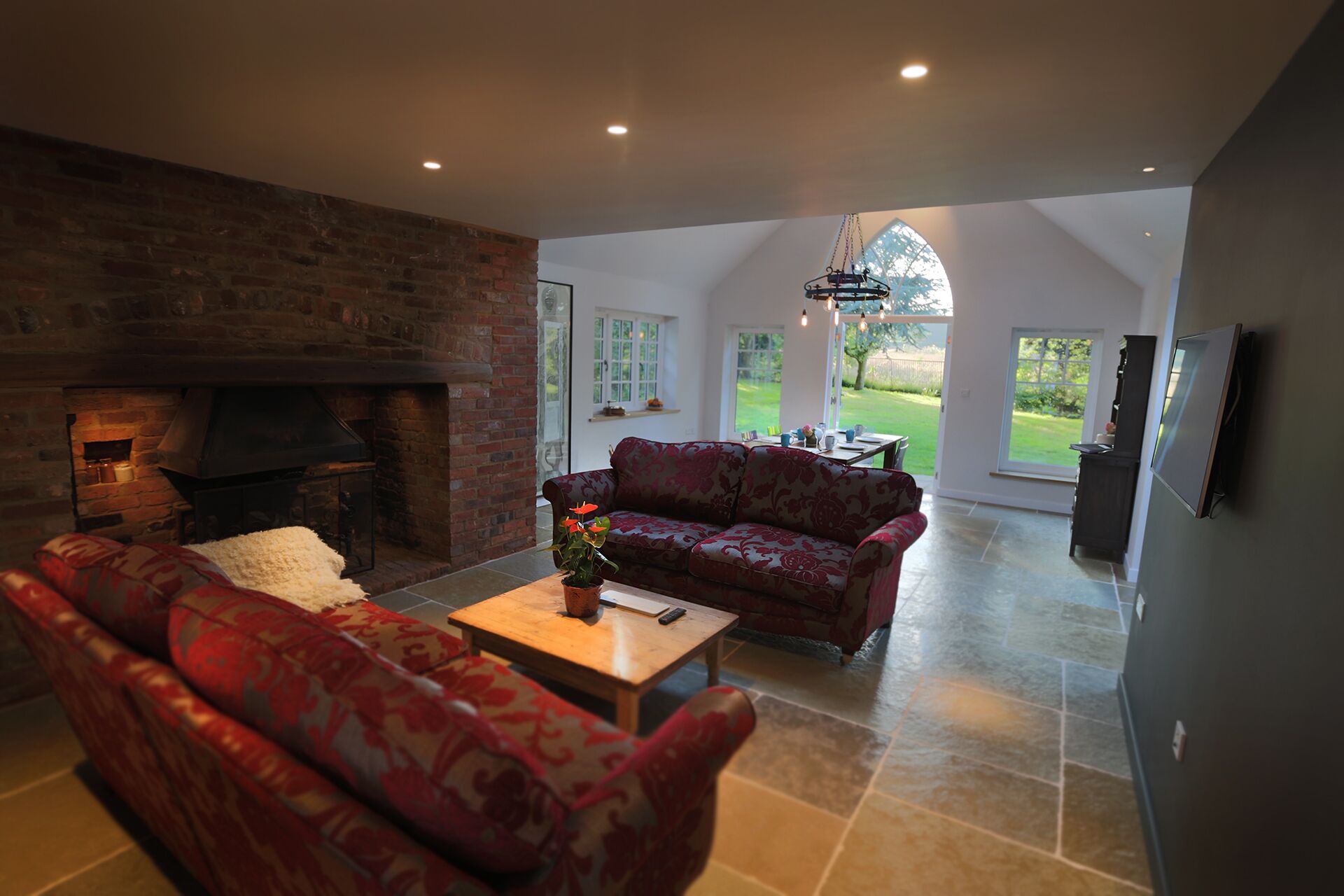 Smart TV, fireplace, DVD player, books