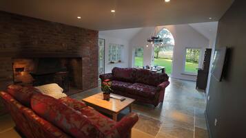 Smart TV, fireplace, DVD player, books