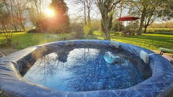 Bain à remous extérieur