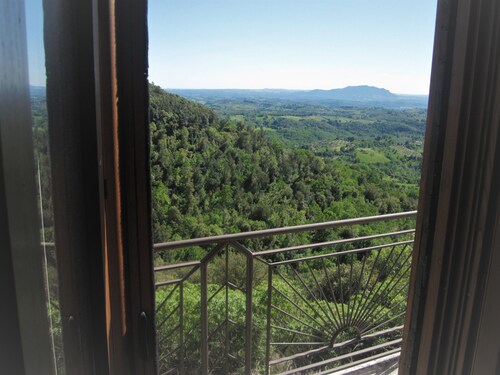 Villa avec piscine et vue spectaculaire à Montasola