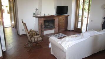 3 bedrooms, iron/ironing board, bed sheets, wheelchair access