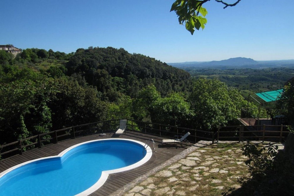 Villa with pool and spectacular views in Montasola