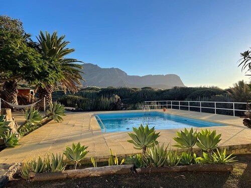 Family villa with private pool, sauna, ping pong and beautiful views of Teneri
