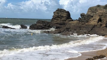 Plage, chaises longues